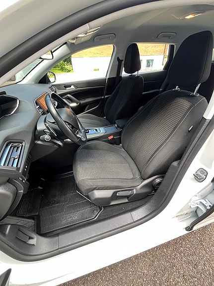 Peugeot 308 SW 3 of 10