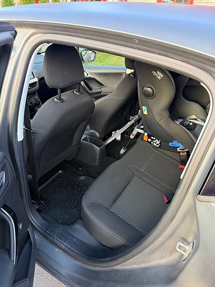 Peugeot 208 4 of 4