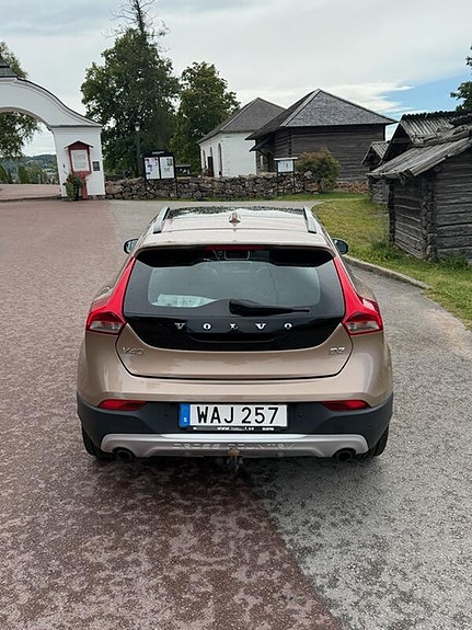 Volvo V40 Cross Country 4 of 9