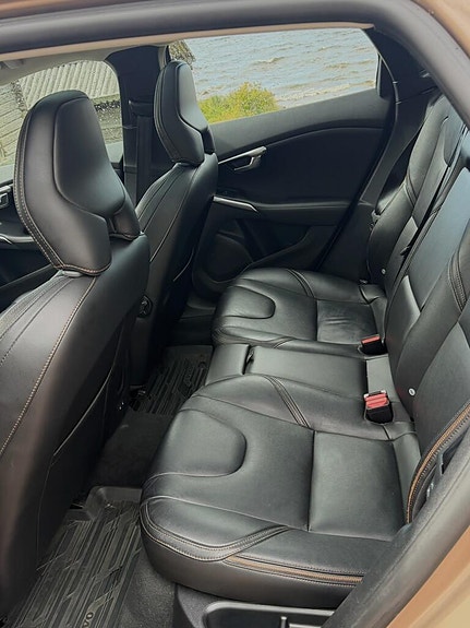 Volvo V40 Cross Country 6 of 9