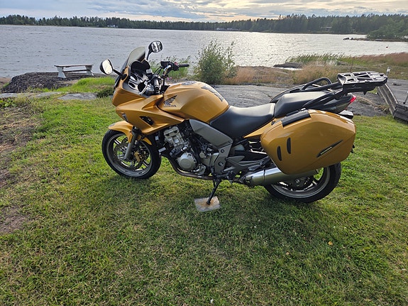 Honda CBF1000A 2 of 7