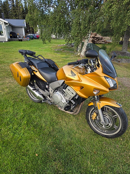 Honda CBF1000A 4 of 7