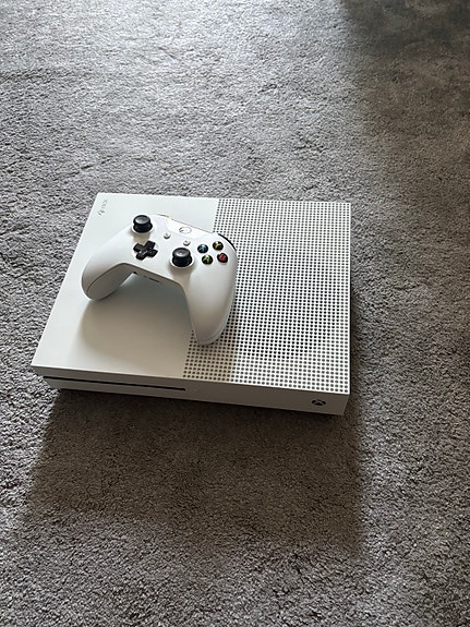 Xbox One S 1TB image 2