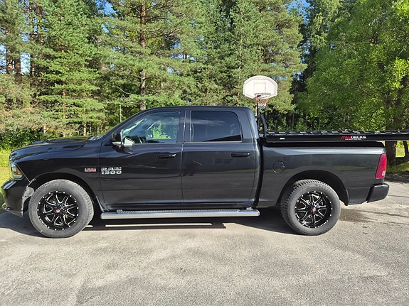 Dodge RAM 1500 3 of 9