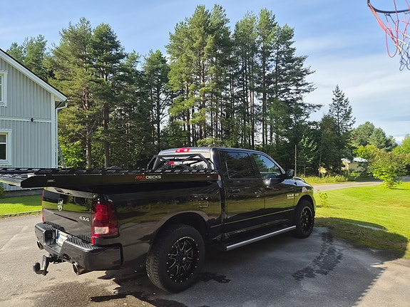 Dodge RAM 1500 2 of 9