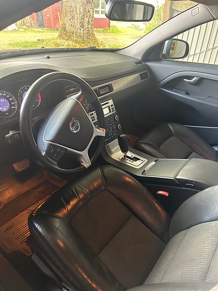 Volvo V70 4 of 6