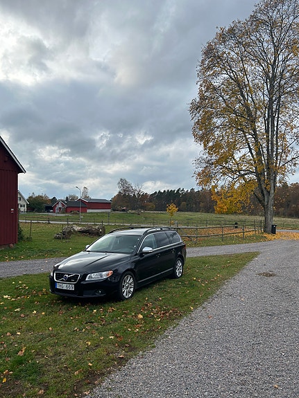 Volvo V70 3 of 6