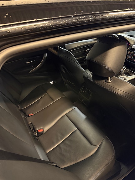 BMW 330i 7 of 8