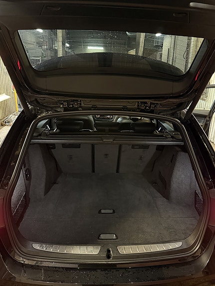 BMW 330i 8 of 8