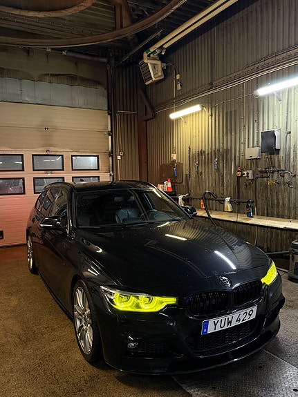 BMW 330i 2 of 8