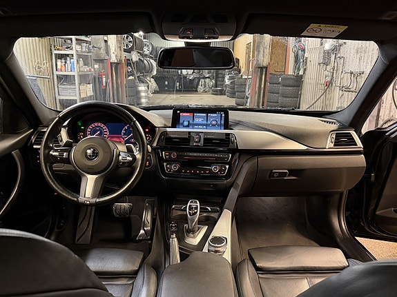 BMW 330i 6 of 8