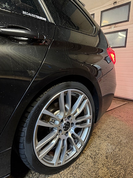 BMW 330i 4 of 8