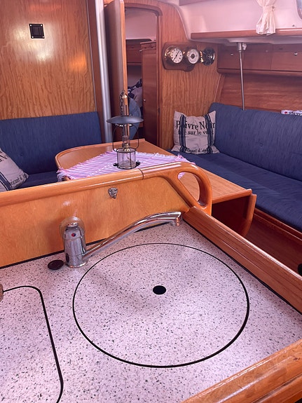 Bavaria 33 Cruiser 6 of 10
