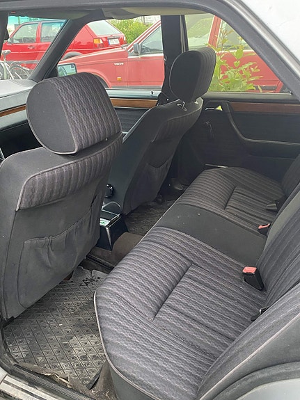 Mercedes-Benz 250 D 5 of 6