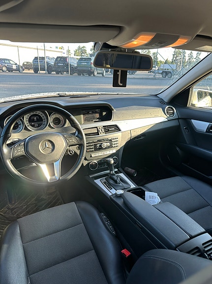Mercedes-Benz C220 5 of 5
