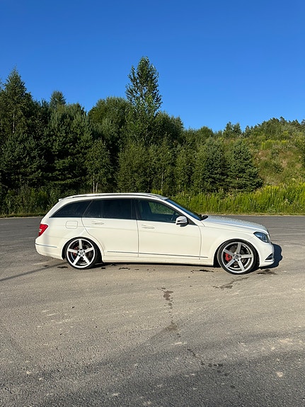 Mercedes-Benz C220 3 of 5