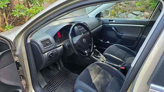 Volkswagen Golf V 2 of 11