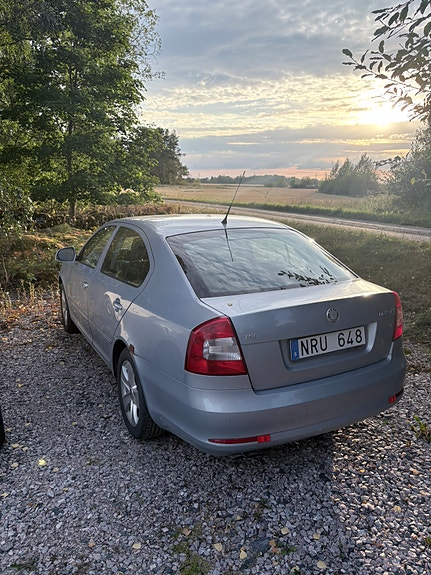Skoda Octavia 2 of 6