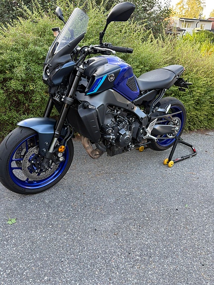 Yamaha MT-09 3 of 6