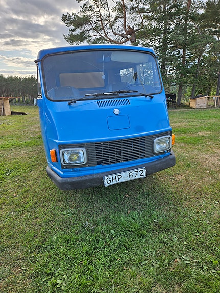 Mercedes-Benz 3 of 8