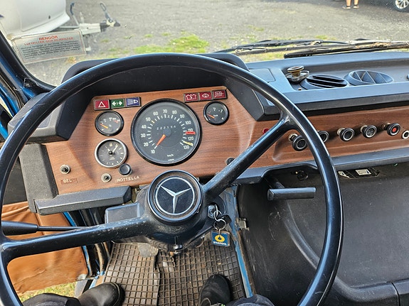 Mercedes-Benz 7 of 8