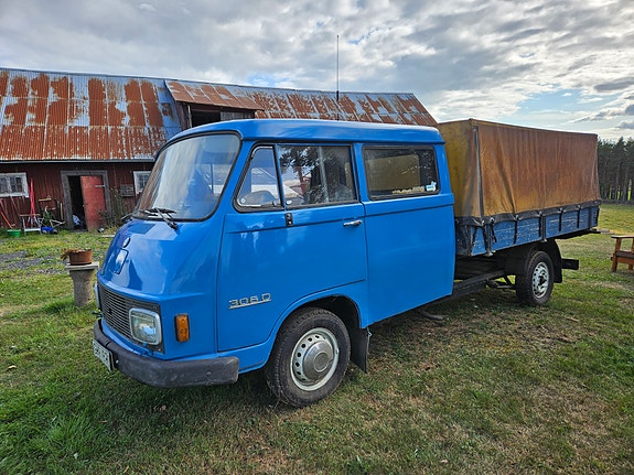 Mercedes-Benz 2 of 8