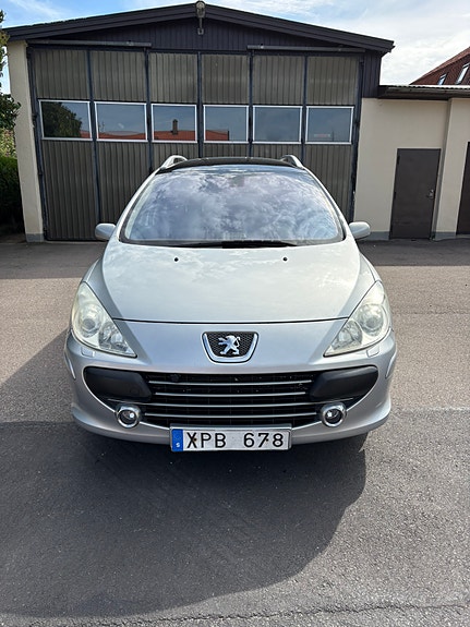 Peugeot 307 SW 8 of 12