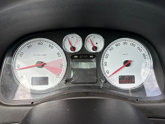 Peugeot 307 SW 9 of 12