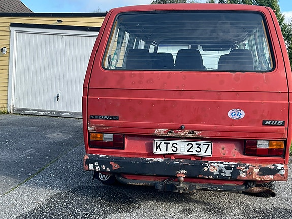 Volkswagen Caravelle 3 of 3