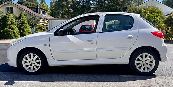 Peugeot 206+ 2 of 9