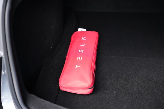 Tesla Model 3 18 of 25
