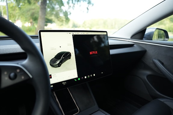 Tesla Model 3 7 of 25