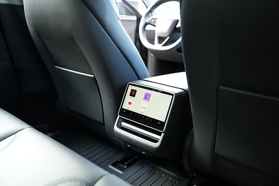 Tesla Model 3 23 of 25