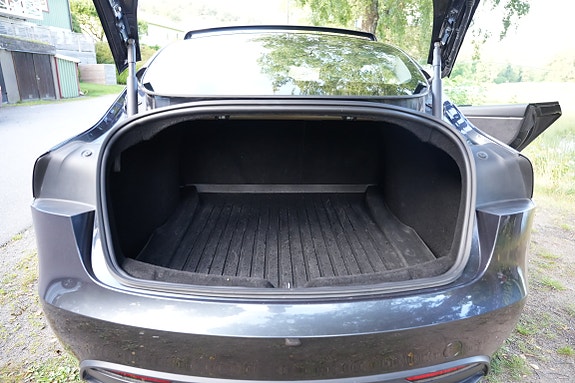 Tesla Model 3 19 of 25