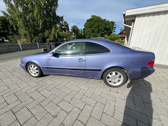 Mercedes-Benz CLK200 3 of 24