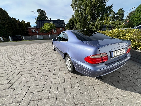 Mercedes-Benz CLK200 4 of 24