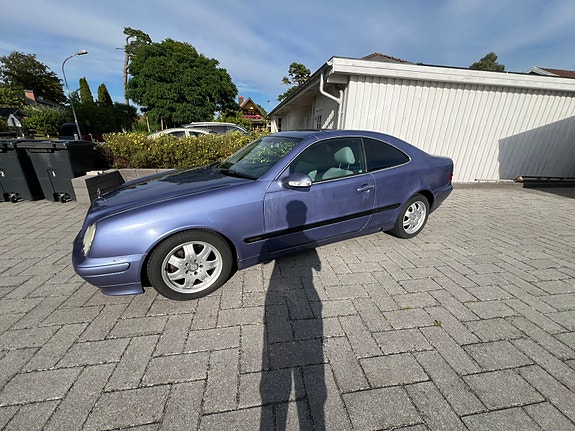 Mercedes-Benz CLK200 2 of 24