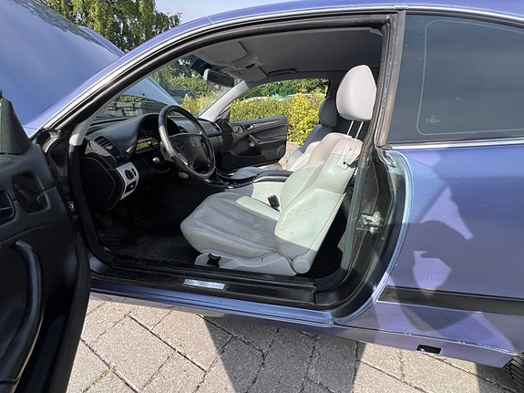 Mercedes-Benz CLK200 17 of 24
