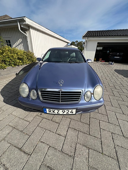 Mercedes-Benz CLK200 10 of 24