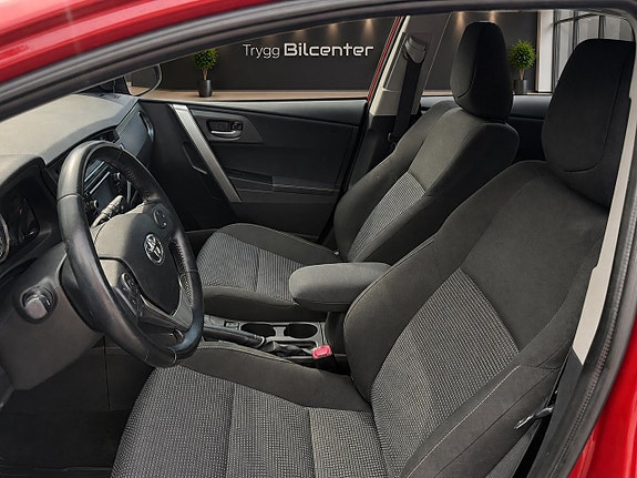 Toyota Auris 12 of 21