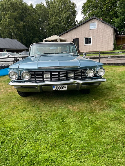 Oldsmobile Ninety-Eight 3 of 10