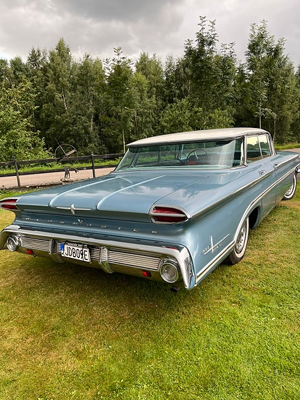 Oldsmobile Ninety-Eight 6 of 10