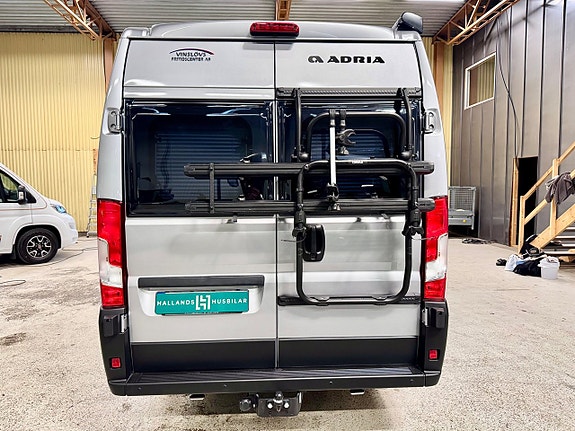 Adria Twin 640 SLB 60Y Edition Långbädd Solpanel Lithium Drag 1 Ägare 6 of 30