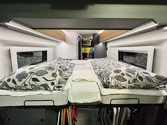 Adria Twin 640 SLB 60Y Edition Långbädd Solpanel Lithium Drag 1 Ägare 27 of 30