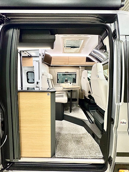 Adria Twin 640 SLB 60Y Edition Långbädd Solpanel Lithium Drag 1 Ägare 13 of 30