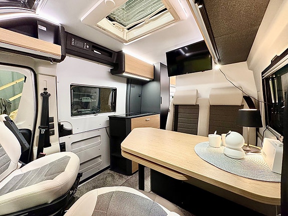 Adria Twin 640 SLB 60Y Edition Långbädd Solpanel Lithium Drag 1 Ägare 19 of 30