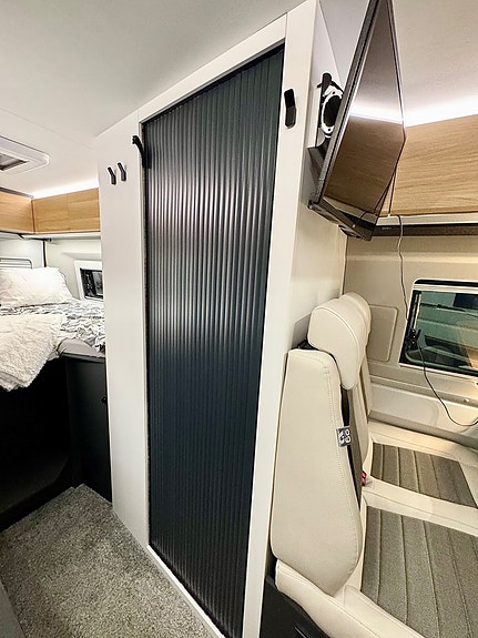 Adria Twin 640 SLB 60Y Edition Långbädd Solpanel Lithium Drag 1 Ägare 23 of 30