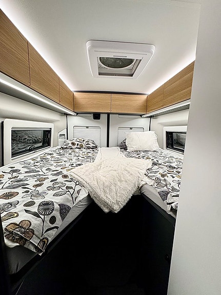 Adria Twin 640 SLB 60Y Edition Långbädd Solpanel Lithium Drag 1 Ägare 26 of 30