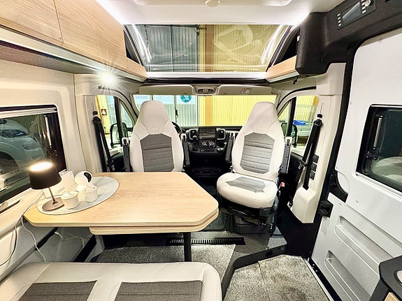 Adria Twin 640 SLB 60Y Edition Långbädd Solpanel Lithium Drag 1 Ägare 15 of 30