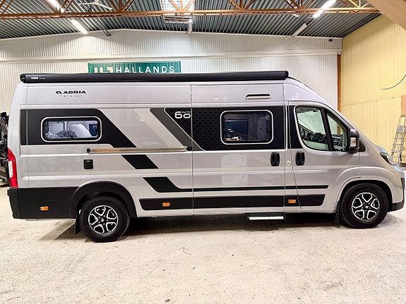 Adria Twin 640 SLB 60Y Edition Långbädd Solpanel Lithium Drag 1 Ägare 3 of 30